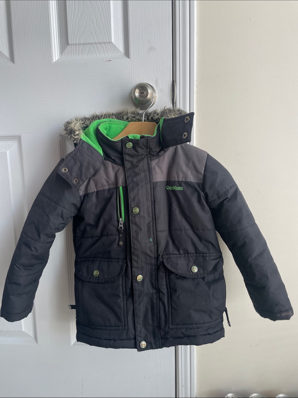OshKosh B'gosh Black & Gray Puffer Coat with Green Lining